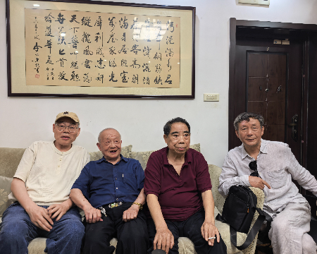 右起：张国齐、王新民、黄自华、耕.jpg