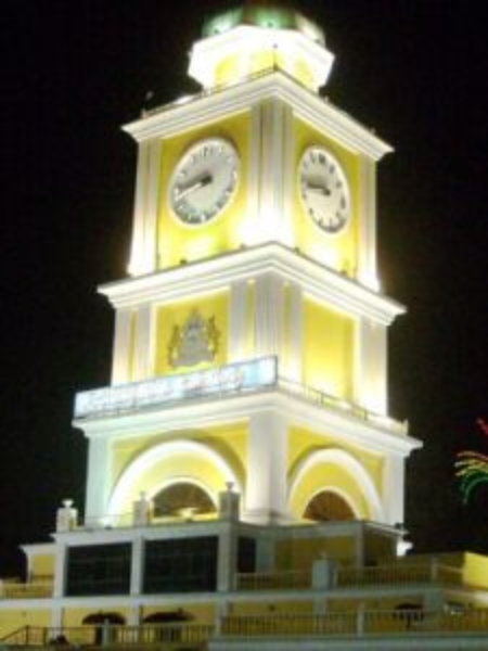 21、马来新山市的标志物钟楼，虽历.jpg